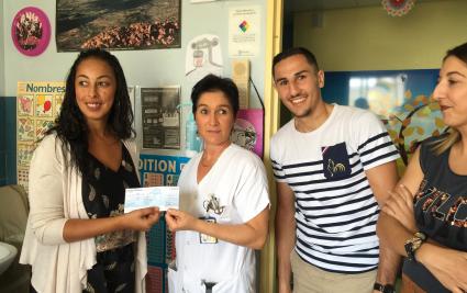 Les Ladie's Circle et le champion de boxe Bastien Ballester en visite dans le service de pédiatrie