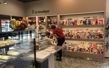 Nouvelle cafétériat dans le hall de l'hôpital