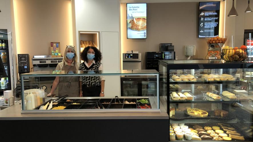 Nouvelle cafétériat dans le hall de l'hôpital