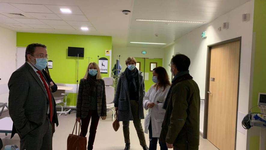 Visite de Monsieur le Maire de Béziers et de Madame la Députée aux urgences (ici à l'UHCD)